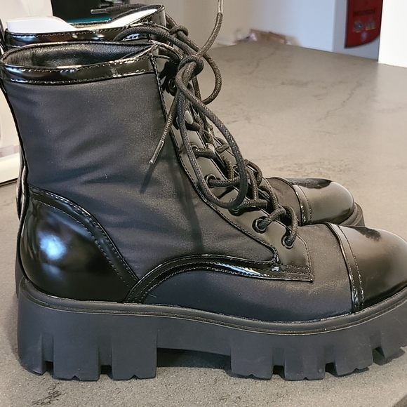 NINE WEST Women's Obri2 Black Patent Ankle Boot Size 11 - Picture 3 of 11